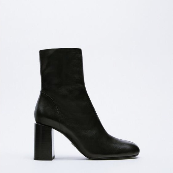 Zara HEELED ROUND TOE ANKLE BOOTS
Black 1/1191/810/040/38  sz 7.5 - Picture 4 of 10